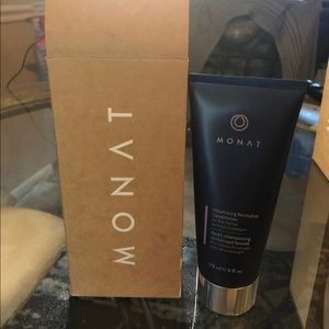 Monat volumizing revitalize conditioner